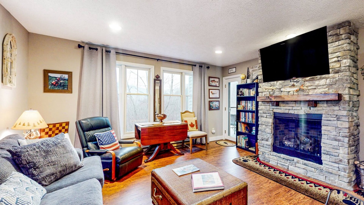 Seven Devils Condo | Beautiful home close to outdoor activities with WiFi, private washer/dryer, deck