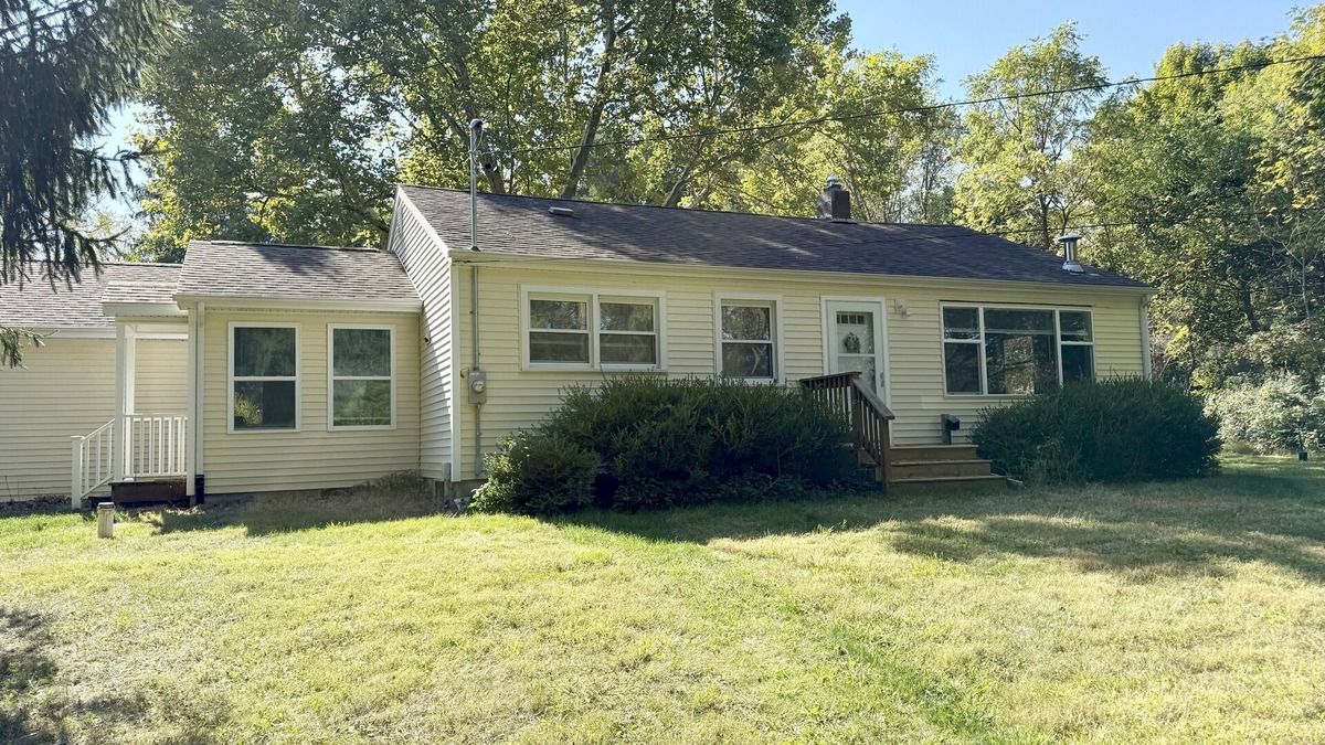 Bath House | Beautiful Home Close to MSU and Downtown in a Safe Country Setting