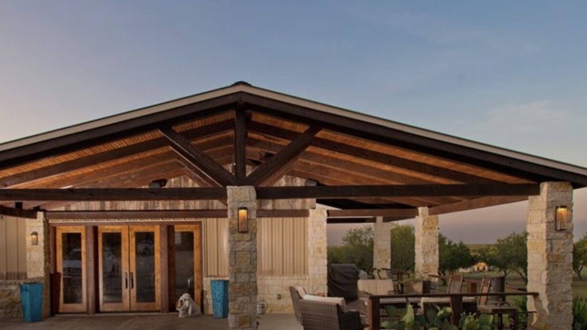 Robstown House | Beautiful Home for a traveling professional or a simple getaway!