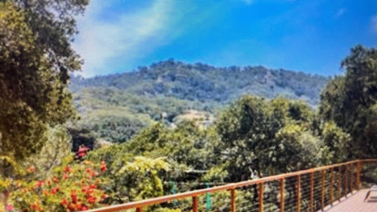 Salinas House | Beautiful home - great views- close to it all!