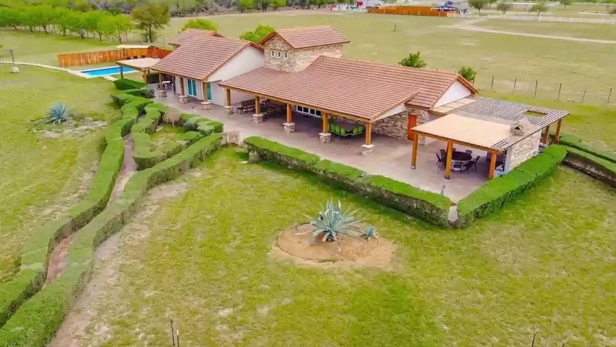 Hargill Other | Beautiful Home in a 8 acre Ranch near to the city.