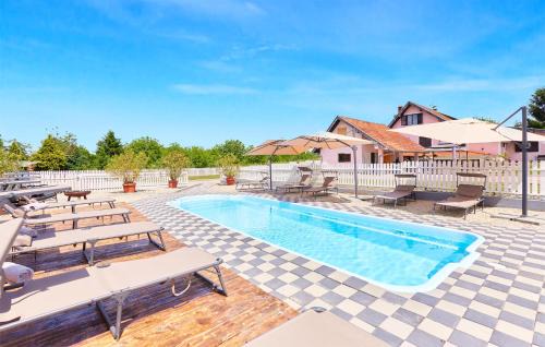 Durdevac House | Beautiful Home In Budrovac With Wi-Fi