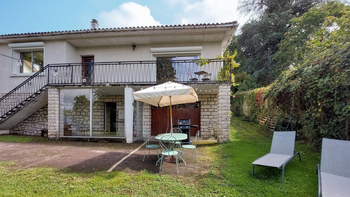 Confolens House | Beautiful home in Confolens with WiFi