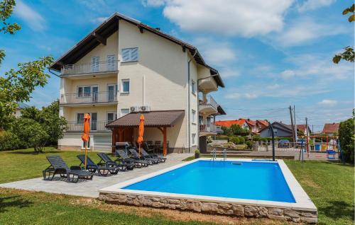 Dugo Selo House | Beautiful Home In Dugo Selo With Wifi