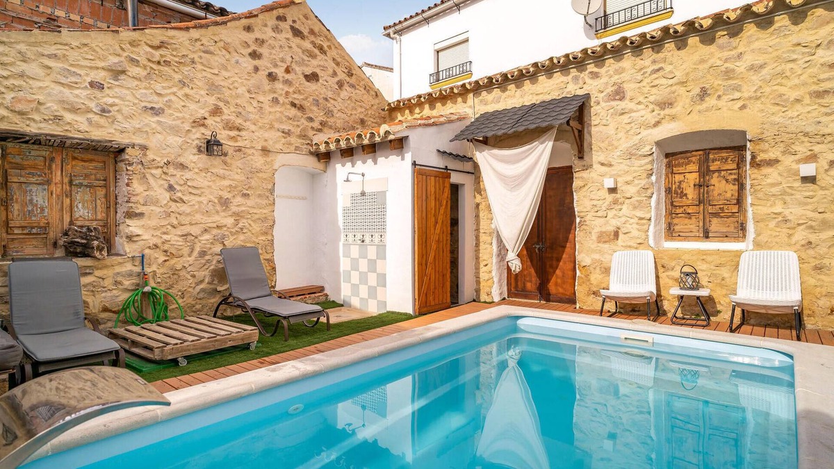 El Colmenar House | Beautiful home in El Colmenar with WiFi