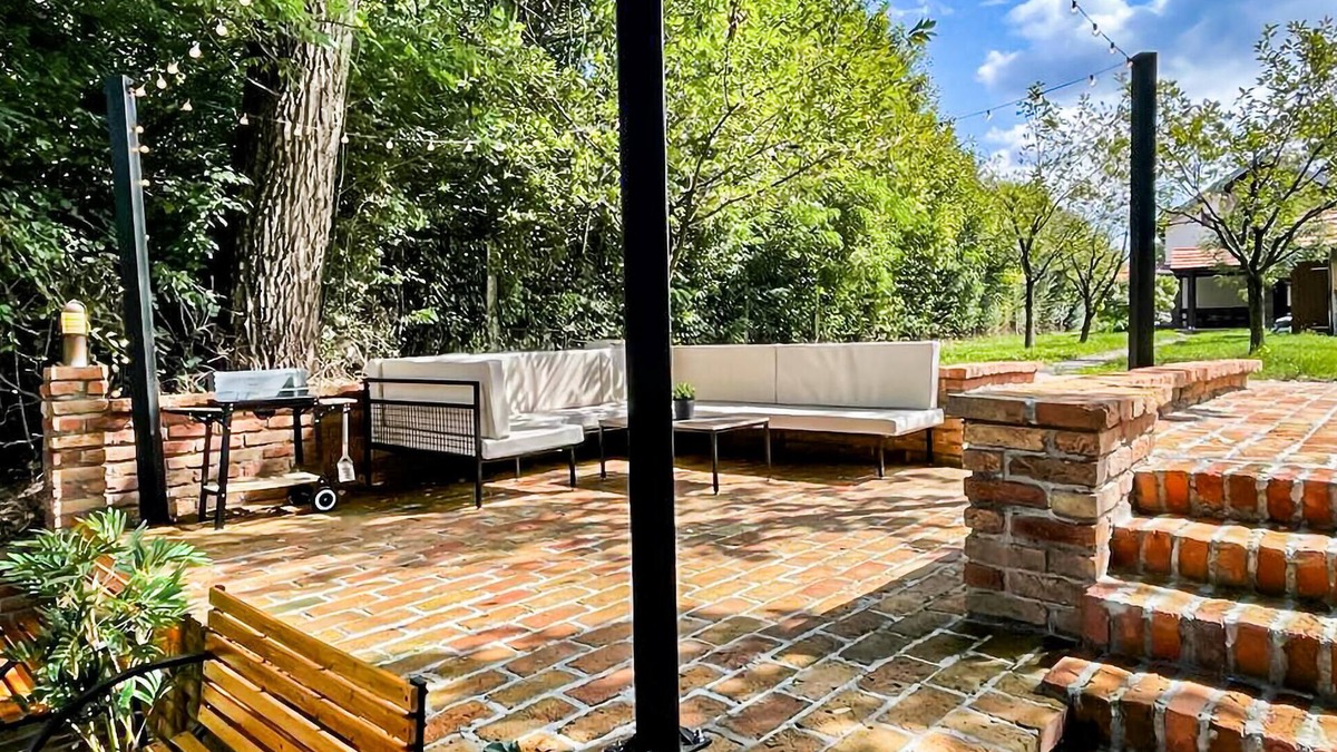 Vinkovci House | Beautiful home in Mirkovci with jacuzzi