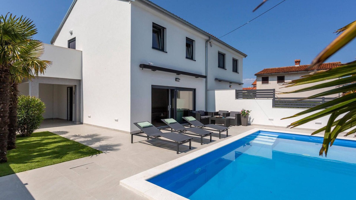 Njivice House | Beautiful home in Njivice with kitchen