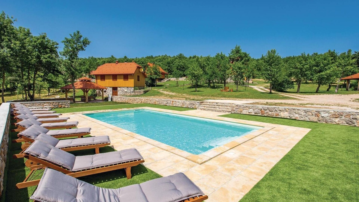 Perusic House | Beautiful home in Perusic with WiFi