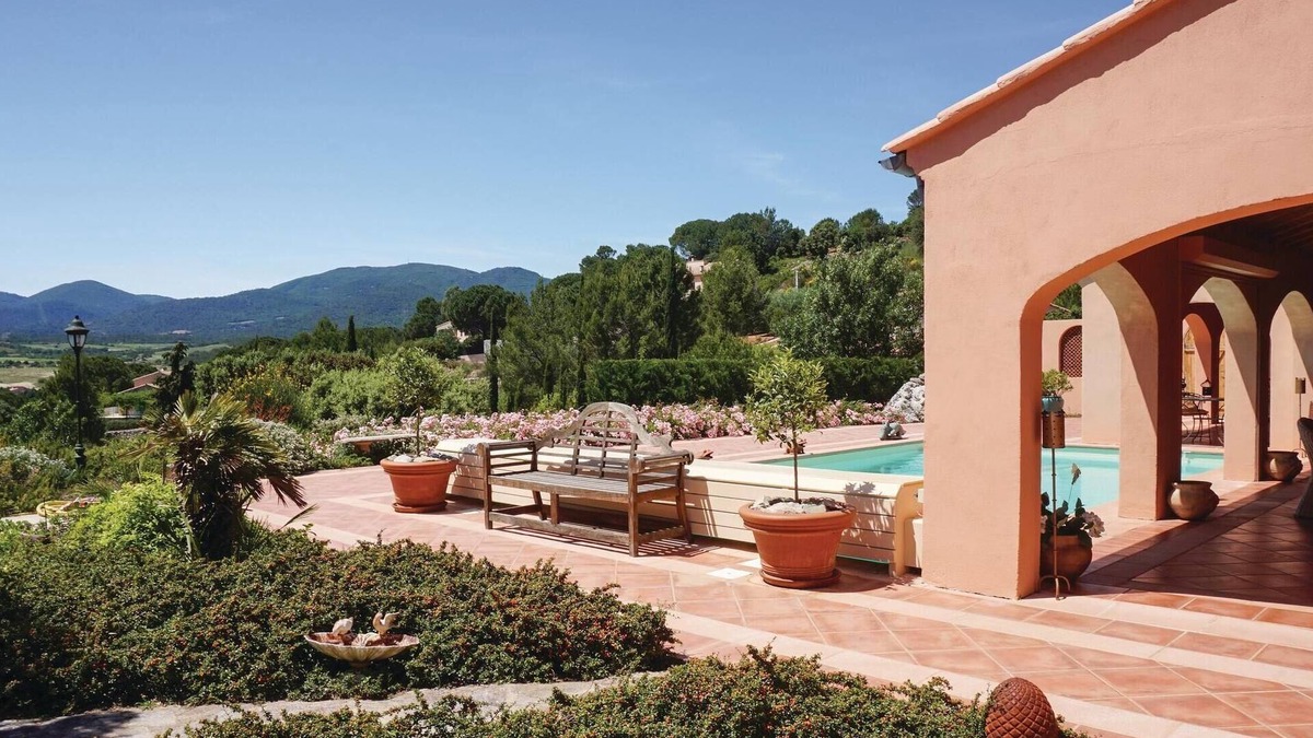 Pierrerue House | Beautiful home in Pierrerue
