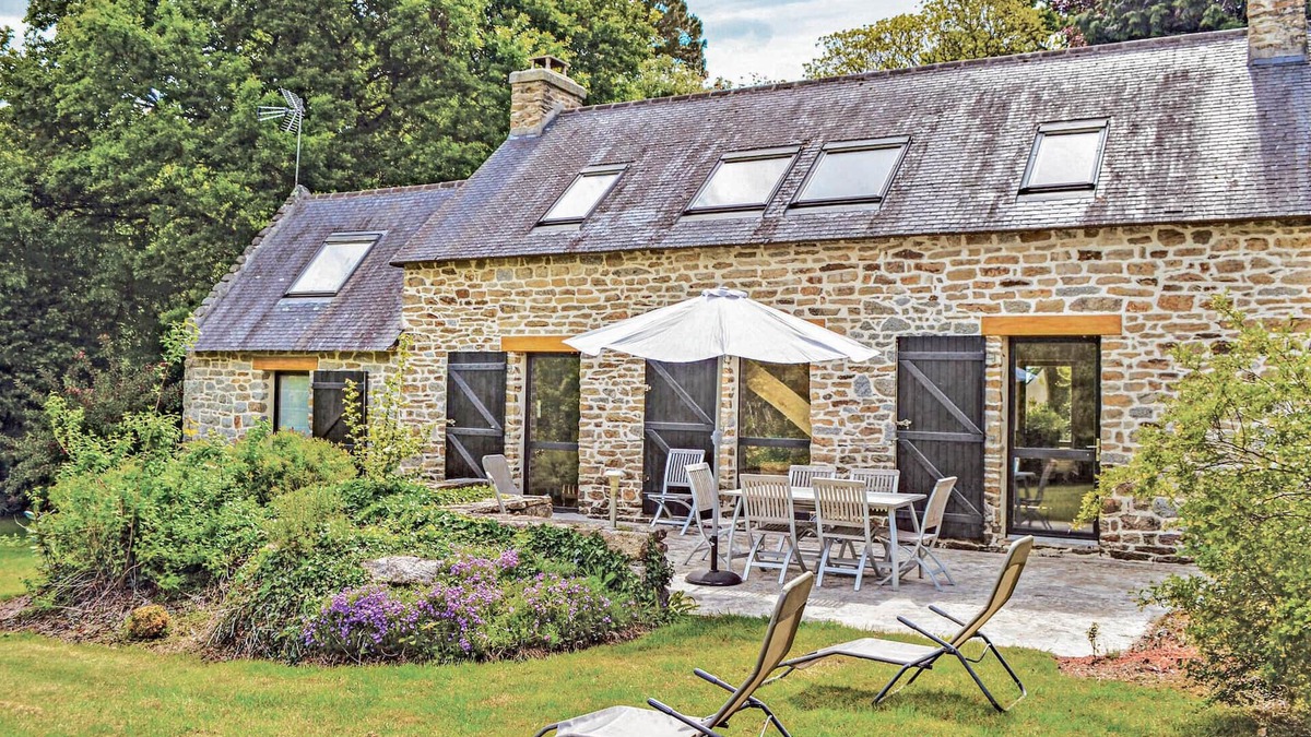 Pont-Aven House | Beautiful home in Pont Aven with WiFi