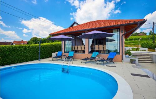 Popovaca House | Beautiful Home In Popovaca With Kitchen