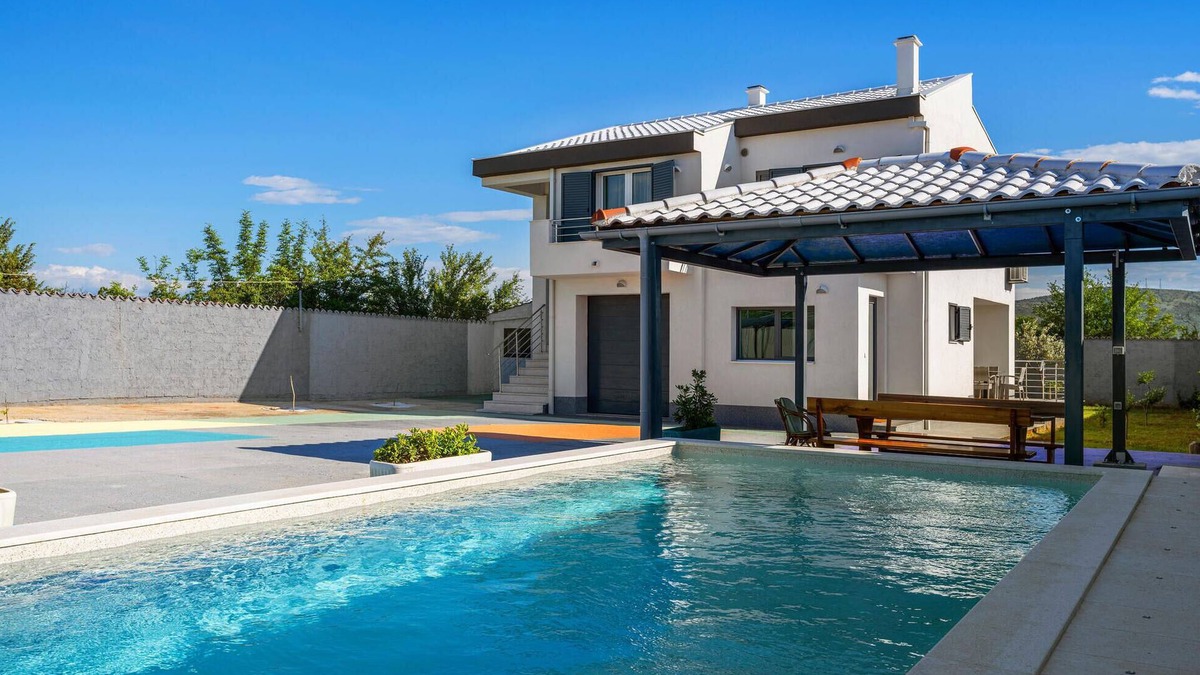 Sibenik House | Beautiful home in Sibenik with WiFi