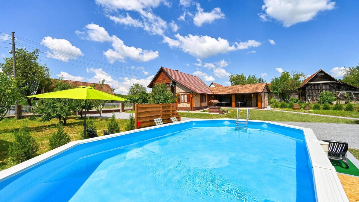 Cazma House | Beautiful home in Sovari with sauna