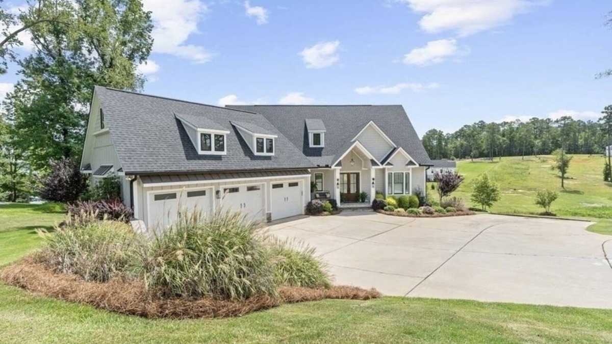 Milledgeville House | Beautiful home in peaceful cove on Lake Sinclair.