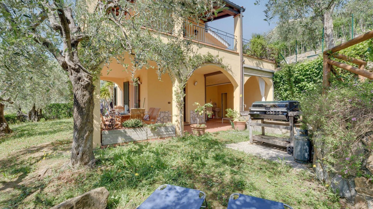 Muratori House | Beautiful home in Diano Calderina