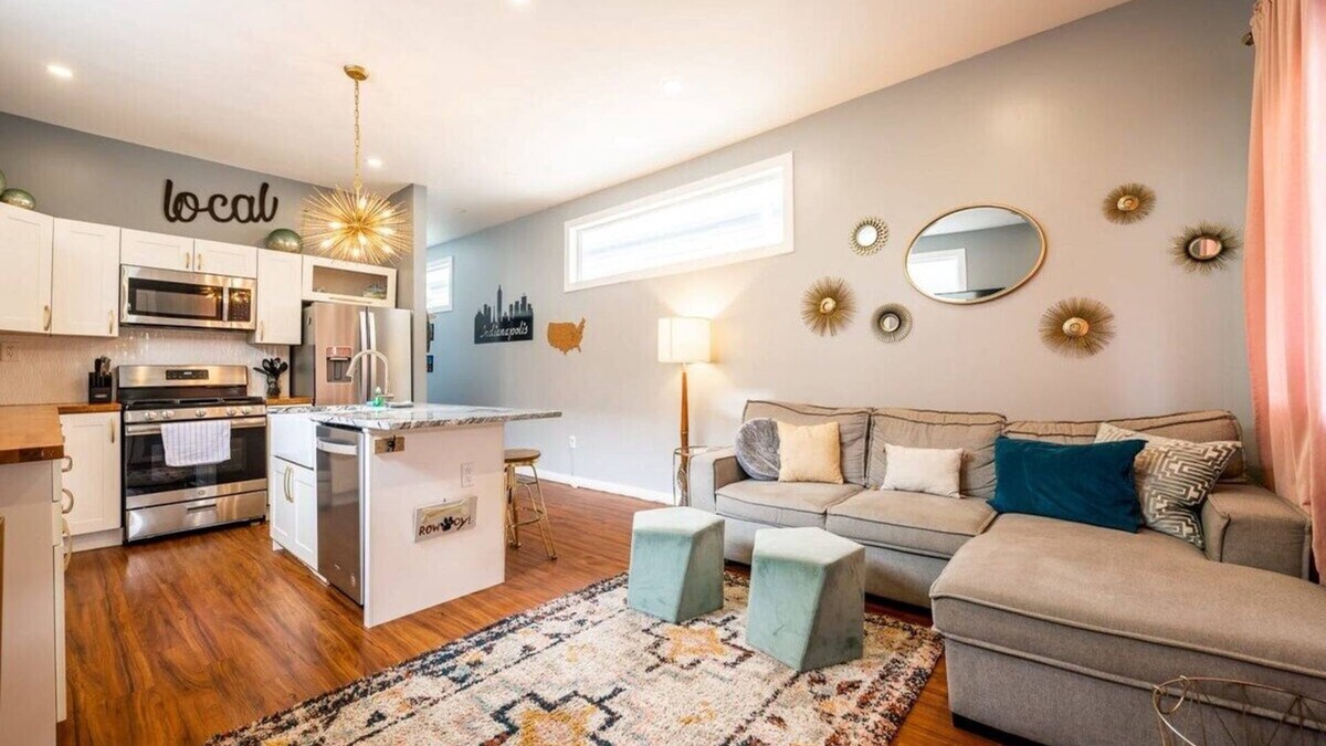 Fountain Square House | Beautiful Home, King Bed, BBQ