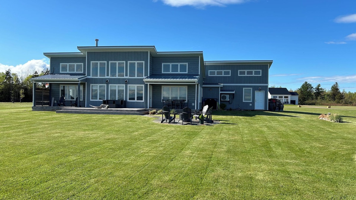 St-Nicholas House | Beautiful Home located right on the ocean, private beach and year round Hot Tub!