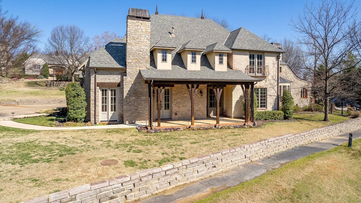 Jenks House | Beautiful home on Acre Lot in Jenks.