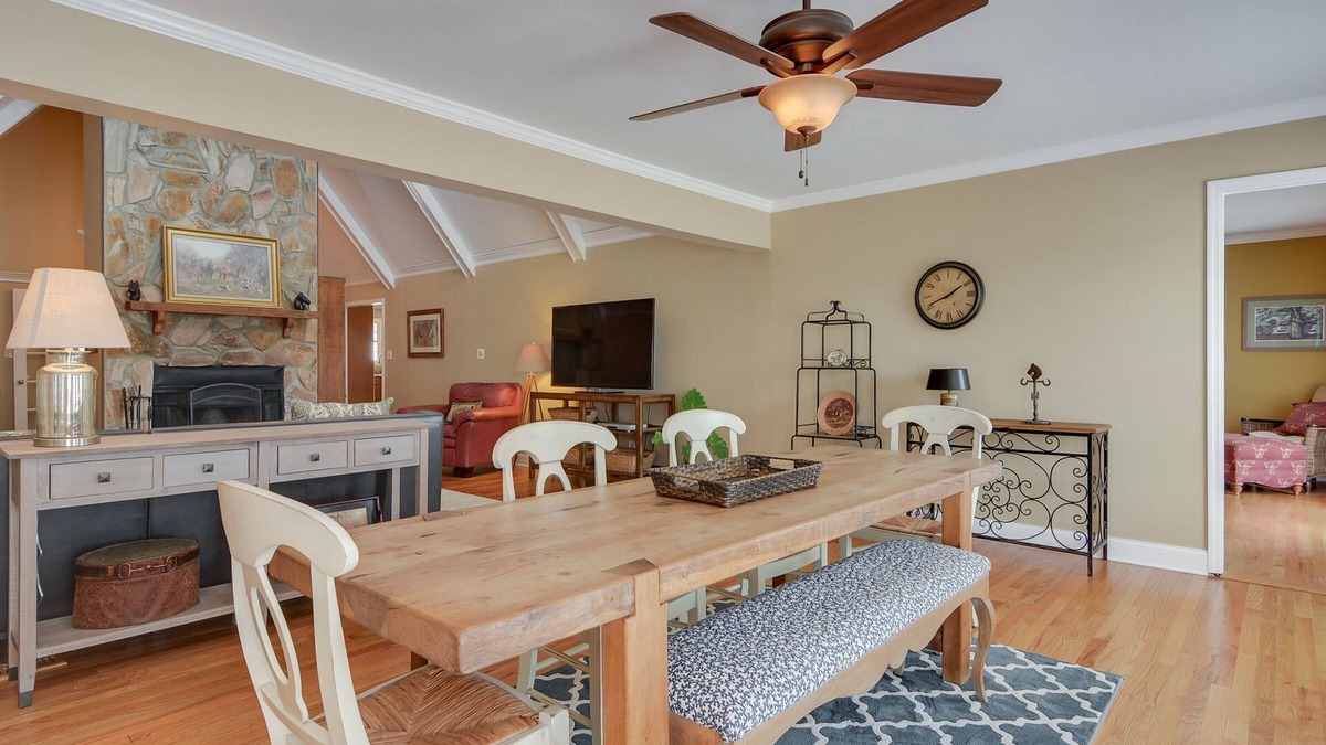 Aiken House | Beautiful Home on Horse Farm, Bring your dogs or friends - close to golf too!