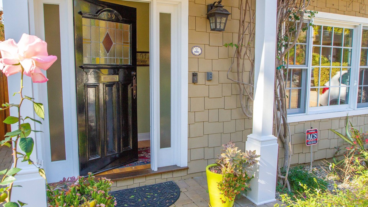 Pacific Palisades House | Beautiful home and garden, walk to village, beach and trails