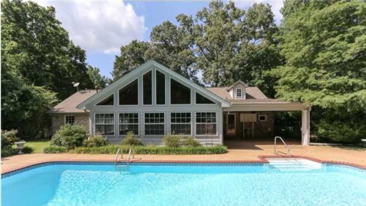 Holly Springs House | Beautiful Home with pool 30 minutes from Oxford