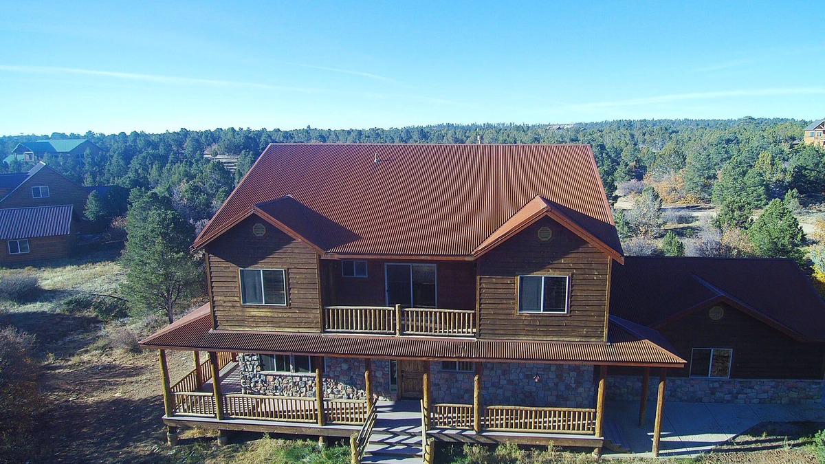 Zion National Park East Entrance Cabin | Beautiful home with lots of room. Large deck and amazing hot tub.