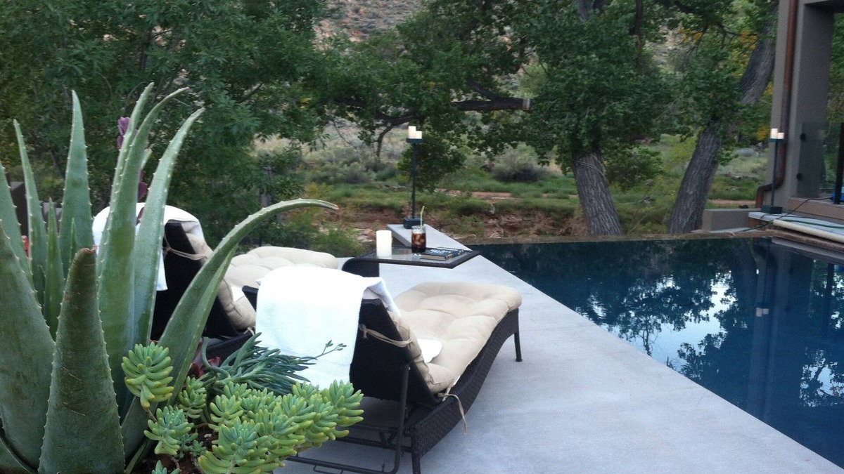 Zion National Park South Entrance House | Beautiful Home with private Infinity Edge Pool 2 miles to ZNP main entrance