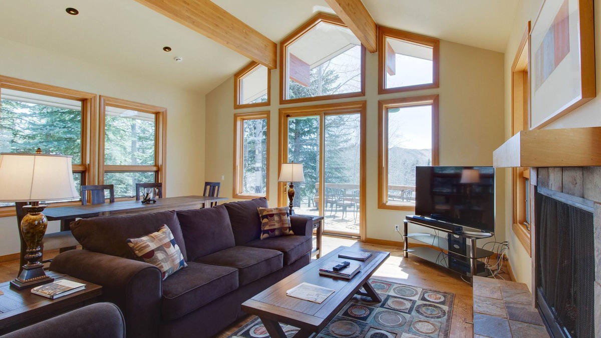Hailey House | Beautiful Home with Private Hot Tub & Sauna in the Ketchum/Sun Valley Area