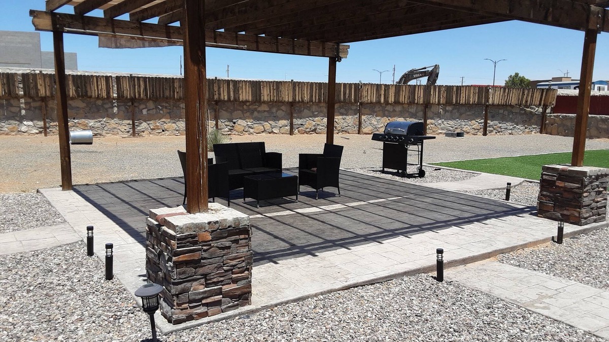 Biggs Field House | Beautiful Home with spacious rooms and backyard!
