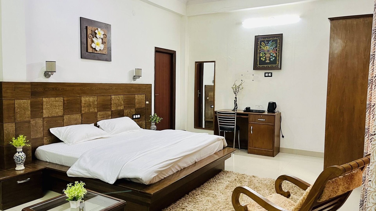 Taj Ganj Bed & Breakfast | Beautiful Homestay with nature all around. —5 min from Taj Mahal