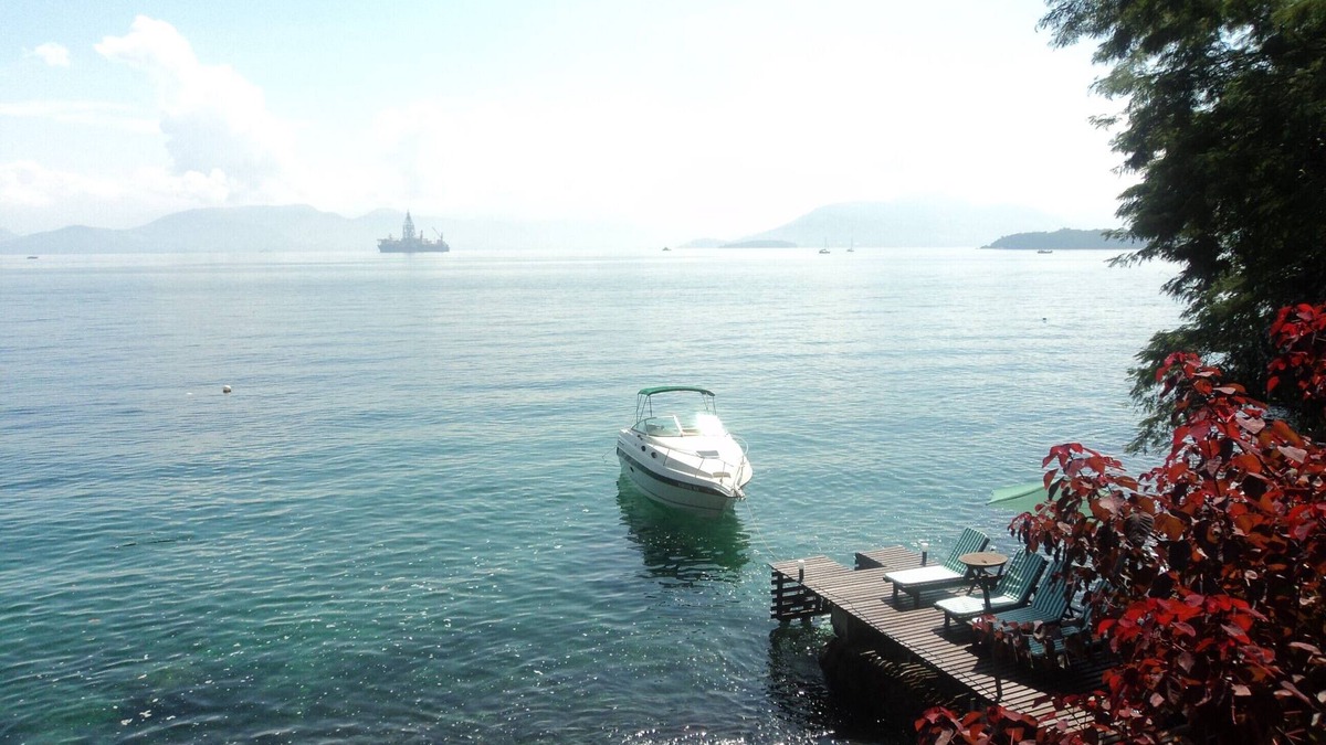 Ilha Grande House | Beautiful house on the coast with balconies, pier, full sea view