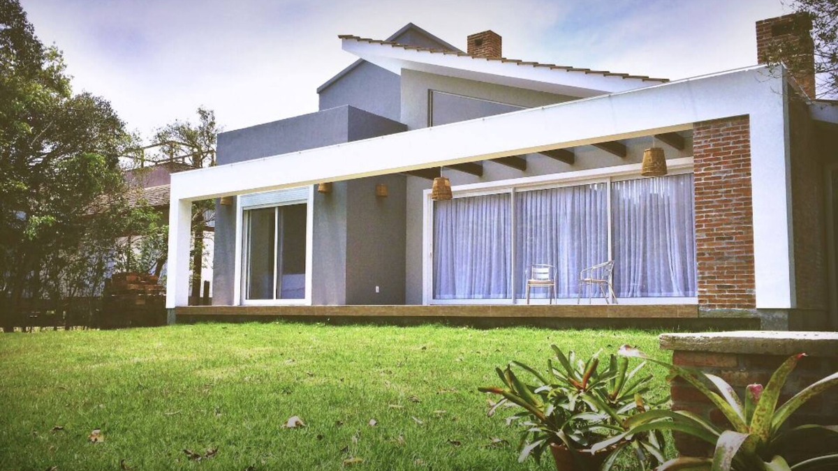 Praia do Rosa House | Beautiful House High Standard Closed Condominium Beira da Lagoa