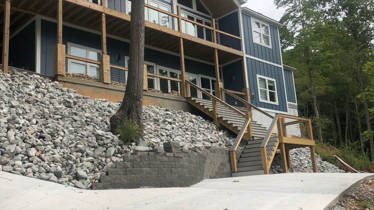 Big Creek House | Beautiful house located in a quiet cove with easy walk to the lake.