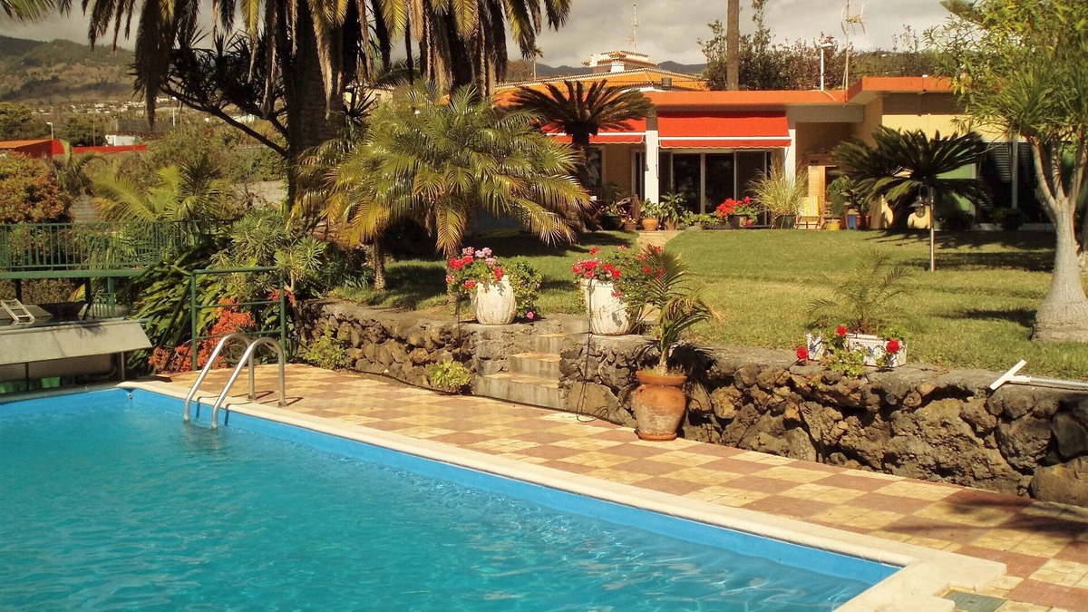 Tajuya House | Beautiful house on the sunny side of the island, trop. Park u. Pool