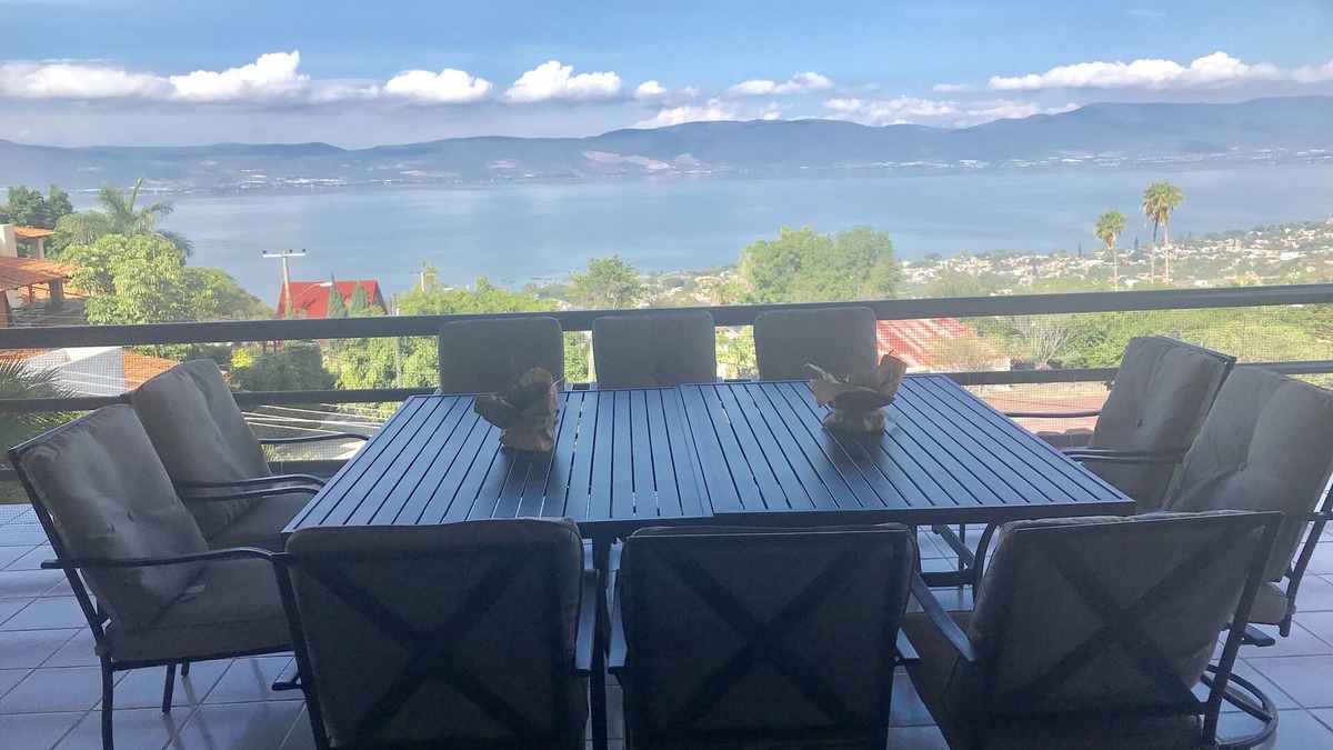 Raquet Club House | BEAUTIFUL HOUSE WITH A FULL VIEW TO THE LAKE OF CHAPALA AND MOUNTAINS
