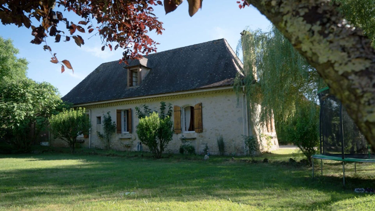 Laveyssiere House | Beautiful House with Pool & Spring, 15 Mins from Airport, 10 Mins Bergerac Town