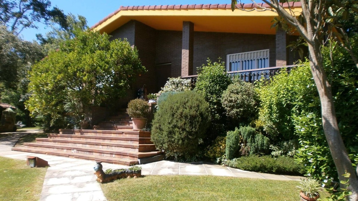 Pamanes Villa | Beautiful house with a spectacular garden