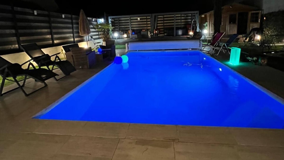 Saran House | Beautiful house with heated pool and jacuzzi 10 minutes from downtown