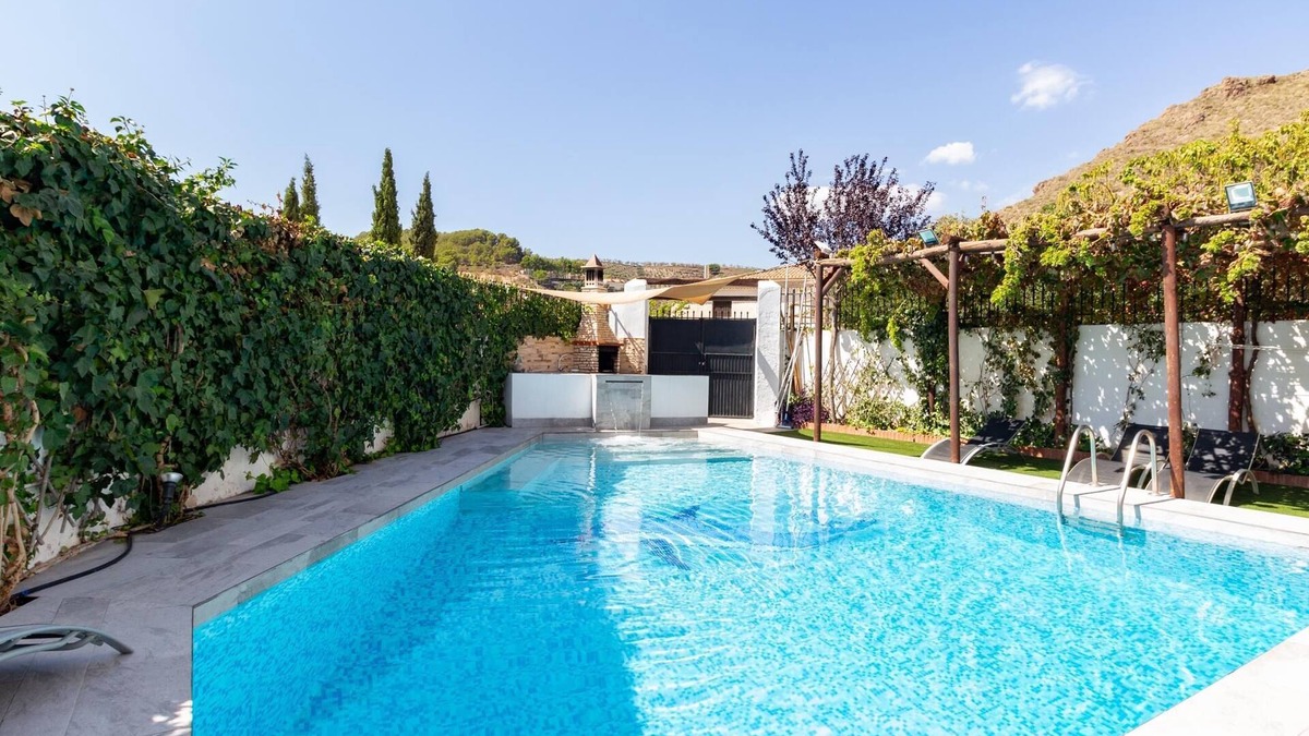 Conchar Villa | Beautiful house with pool, patio and barbecue.