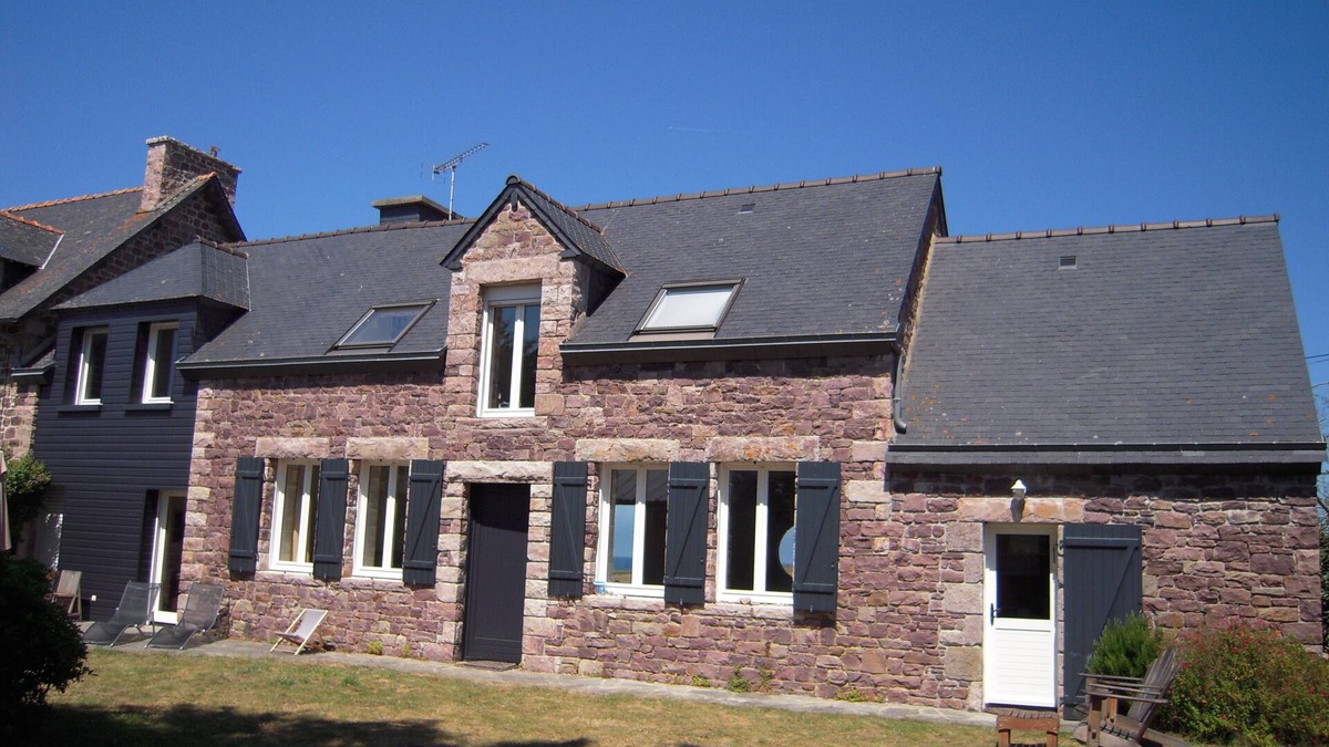 Pleherel-Plage-Vieux-Bourg House | BEAUTIFUL HOUSE WITH SUPERB SEA & FIELD VIEW, COMFORTABLE, DIRECT BEACH ACCESS