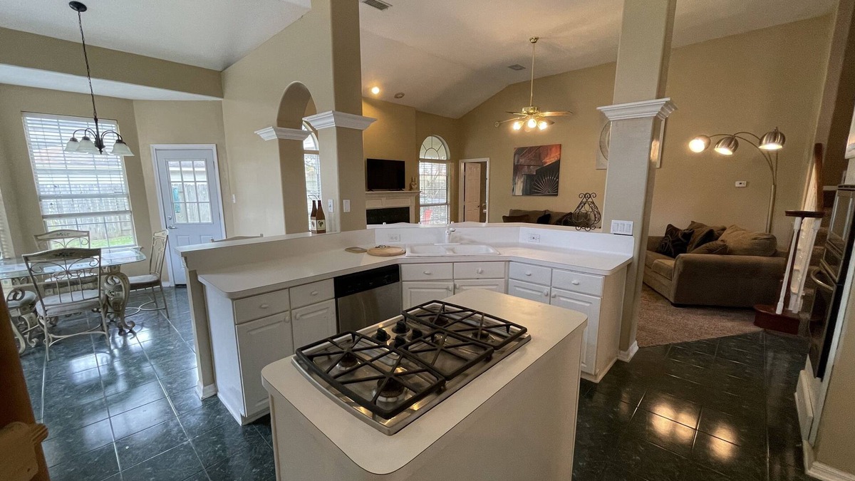 Porter House | Beautiful Houston Superb 4/5 bedroom Executive Home