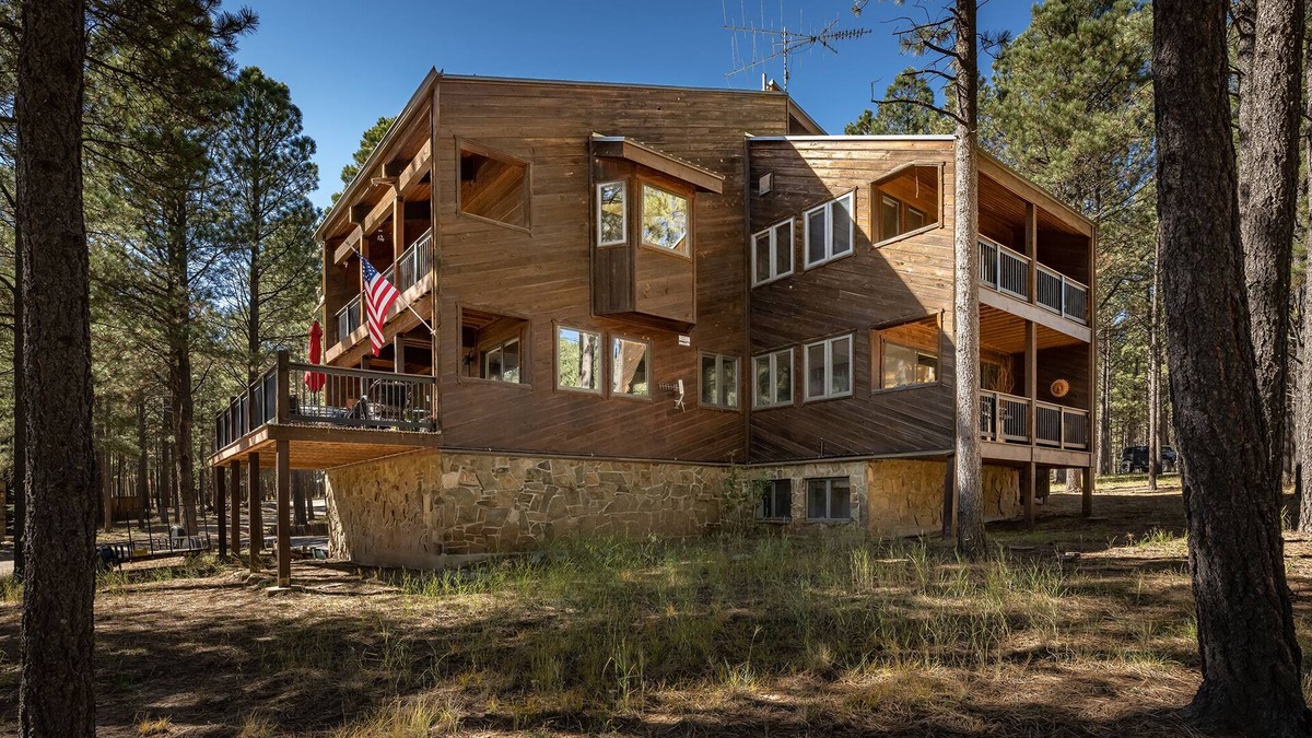 Angel Fire House | Beautiful, Huge Home on Golf Course and close to Ski Resort. Recently Renovated!