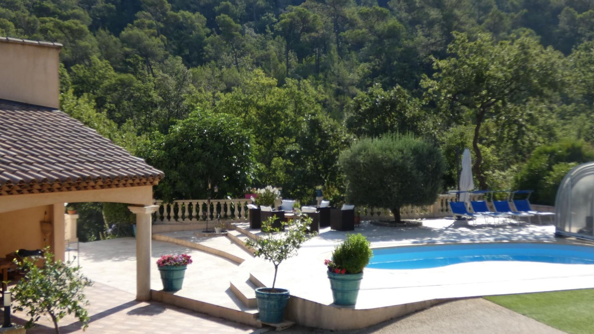 Rocbaron Villa | beautiful independent apartment in villa with swimming pool in a quiet area close to amenities