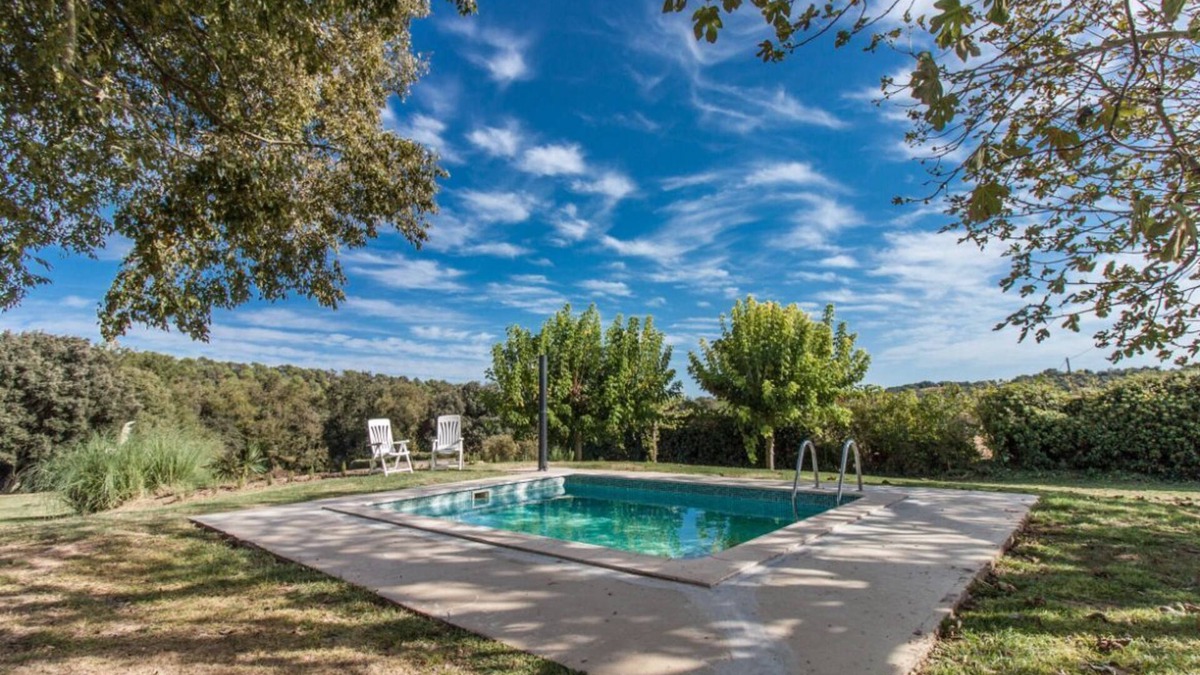 Vilademuls House | Beautiful isolated farmhouse with barbecue, huge garden and swimming pool.