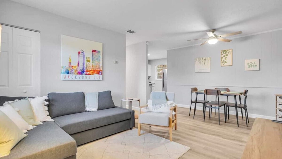 Sandalwood House | Beautiful Jacksonville Bungalow Centrally Located