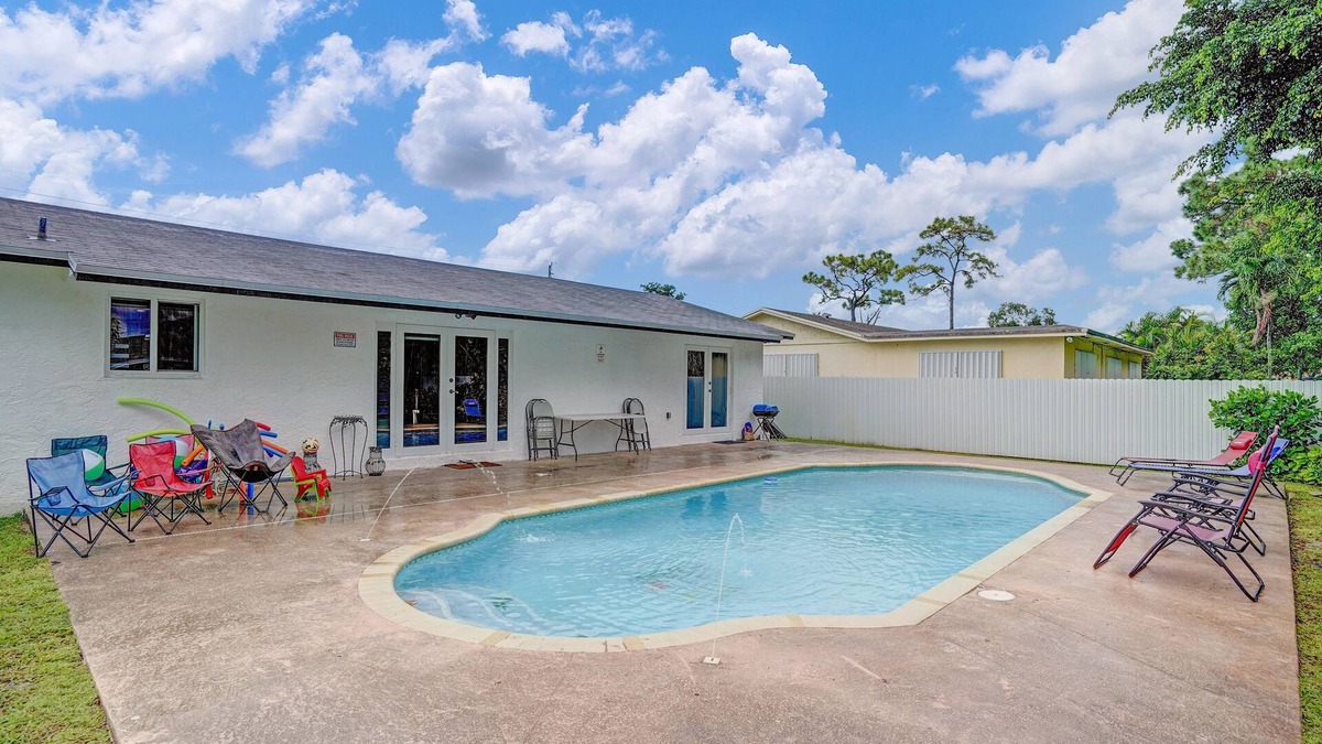 Miami Gardens House | Beautiful jewel in Miami Gardens with Heated Pool