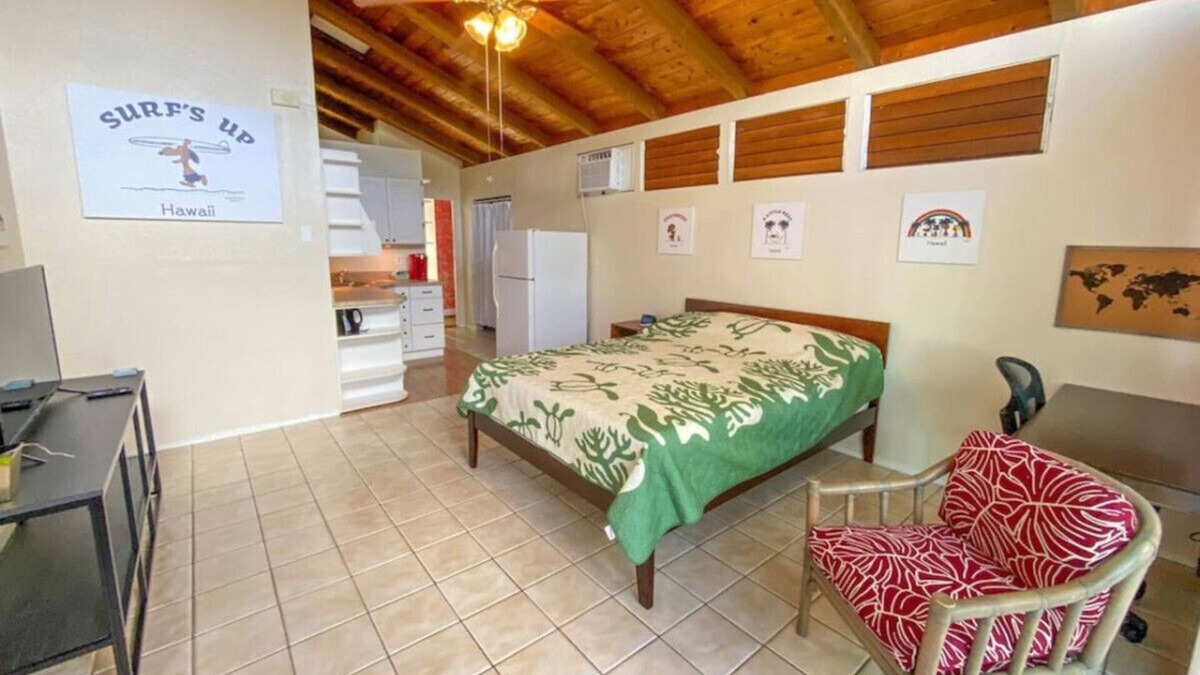 Enchanted Lake House | Beautiful Kailua Hale Studio