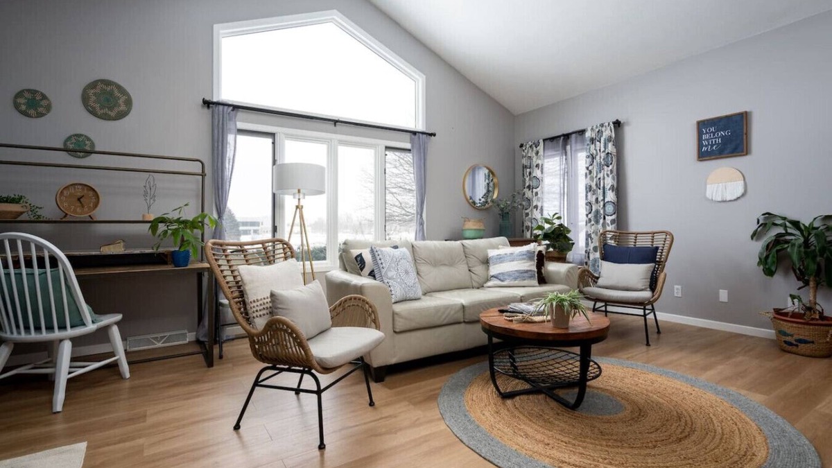 Burnips House | Beautiful King bed Farmhouse in Hudsonville MI