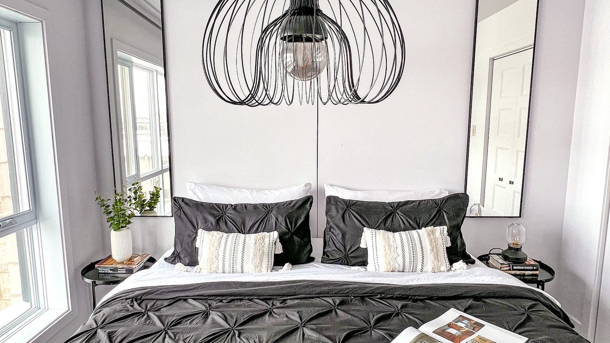 Cote-Des-Neiges—Notre-Dame-De-Grace Apartment | Beautiful King Designer Suite with Office Gym indoor Parking