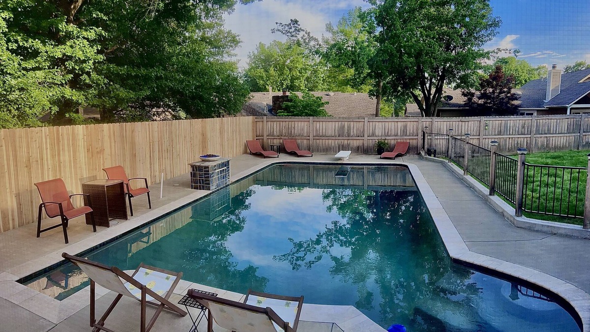 Sapulpa House | Beautiful King Suit w/Private Pool — 10mins from Tulsa!